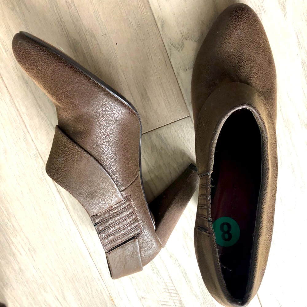 NWOT brown leather heels/booties